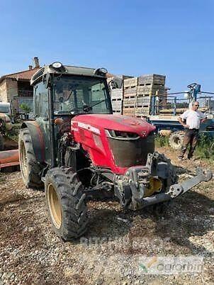 Massey Ferguson 3710 F Tractoare