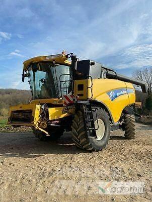 New Holland CX 8090 Combine de secerat