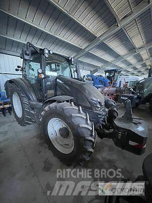 Valtra G125 Tractoare