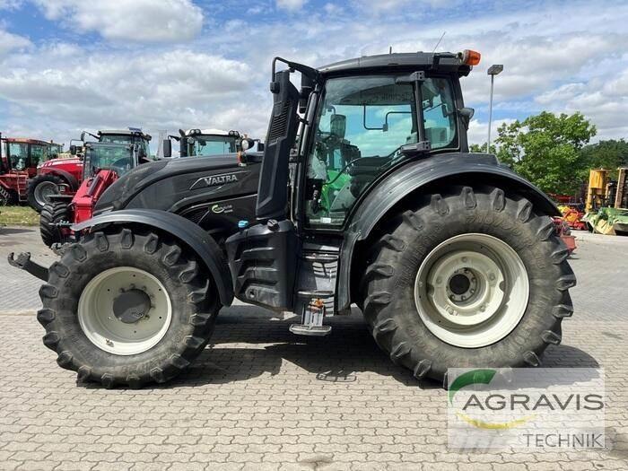 Valtra T 214 D 1B8 Tractoare