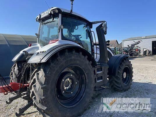 Valtra T215A Tractoare