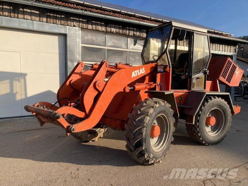 Atlas AR 82 E Incarcator pe pneuri