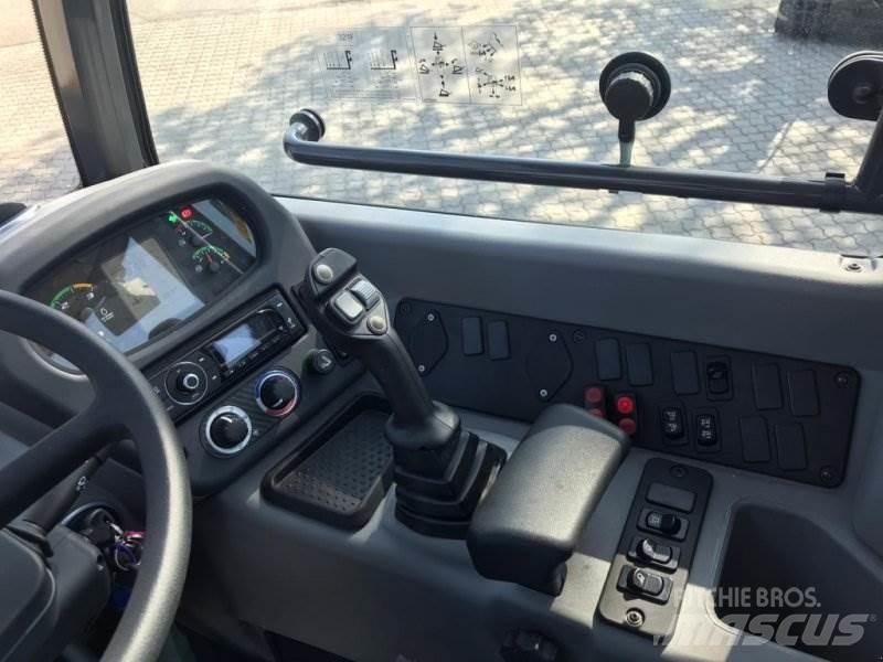 CASE 321F Incarcator pe pneuri