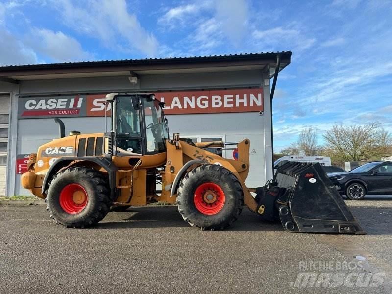 CASE 721 E Incarcator pe pneuri