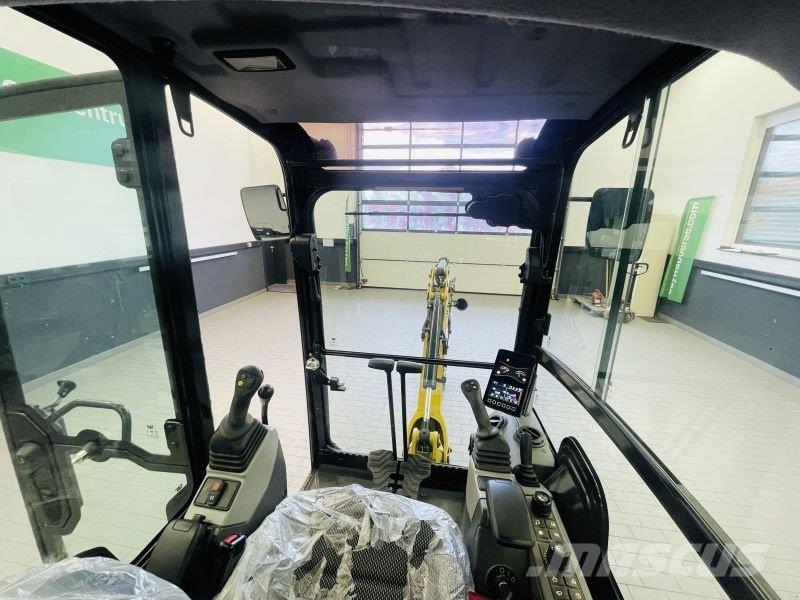 CAT 302CR-05A Excavatoare cu roti