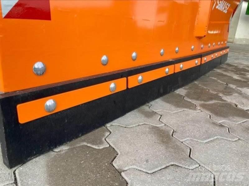  CITY 220 Lame pentru dezapezire si pluguri