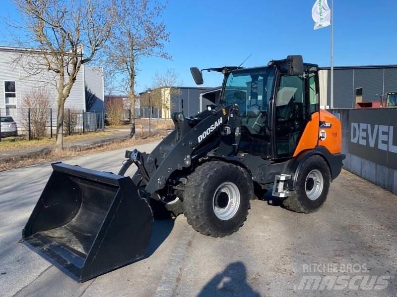 Doosan DL 80-7 Incarcator pe pneuri