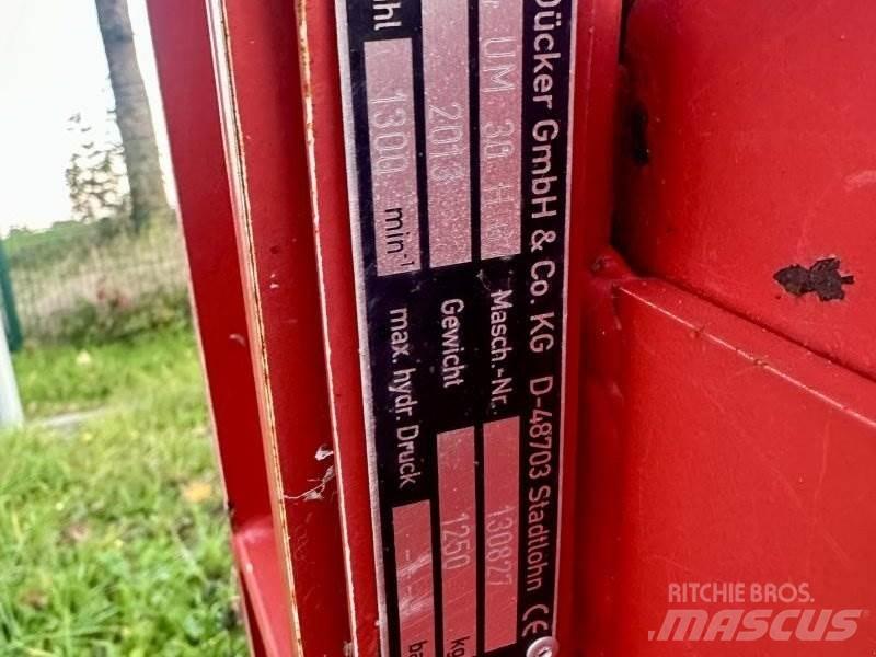 Dücker UM 30 Masina speciala pentru imprastiat gunoiul
