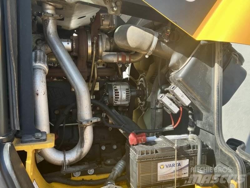 JCB TM 320 S Incarcator pe pneuri