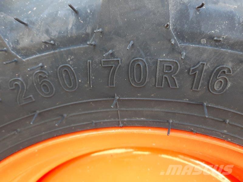 Kubota L1-382 Tractoare compacte