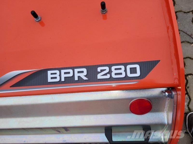 Kuhn BPR 280 Masina speciala pentru imprastiat gunoiul