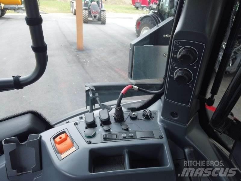 Valtra Q305 Tractoare