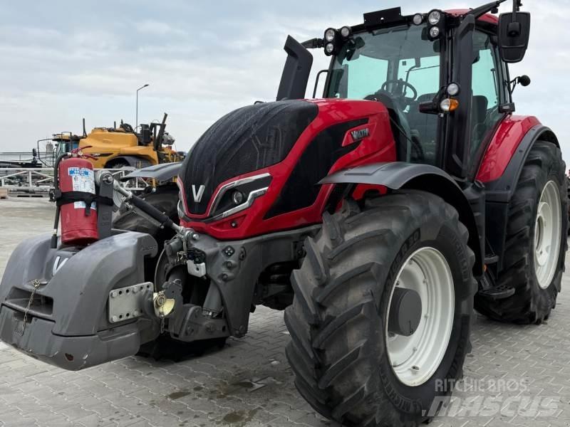 Valtra T235A Tractoare