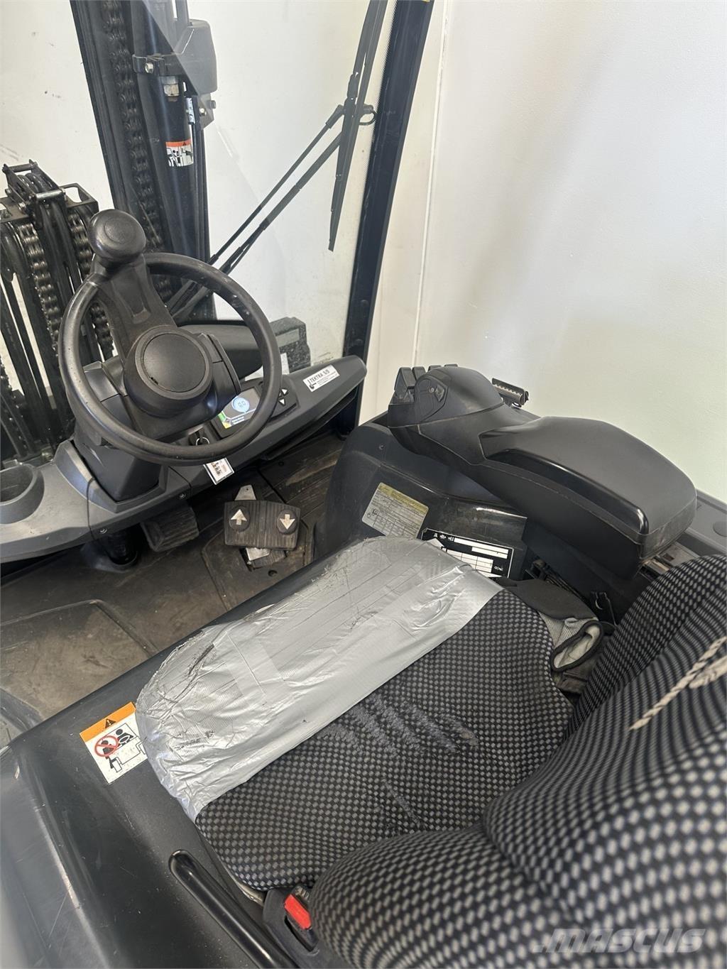 Mitsubishi FB35N Stivuitor electric