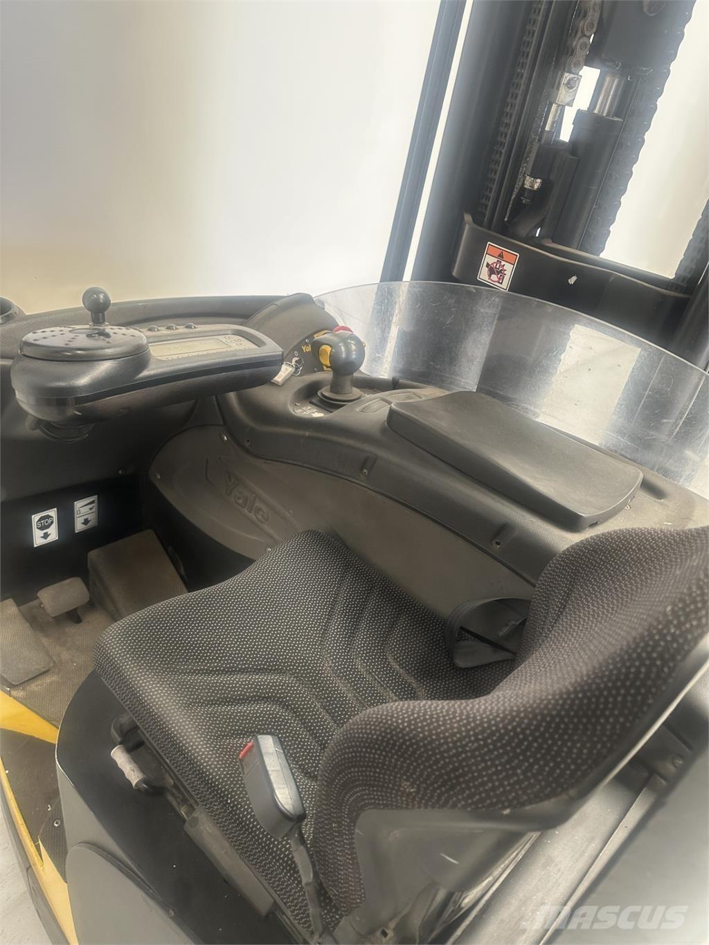 Yale MR16H Stivuitor cu catarg retractabil