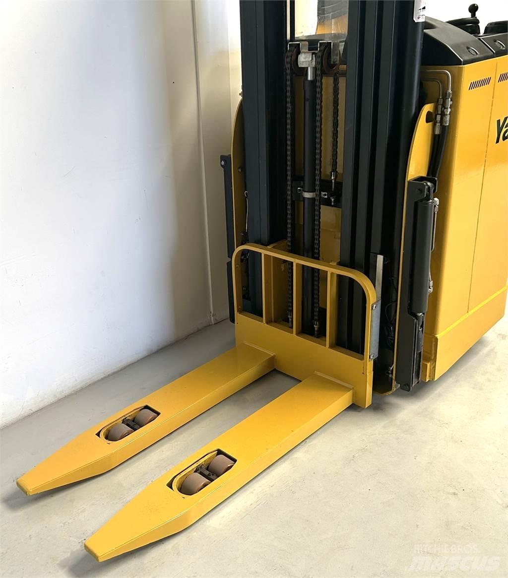 Yale SMS12S Transpaleti autopropulsanti