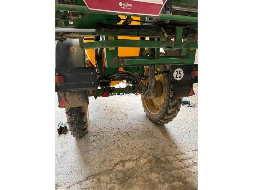John Deere 832I Tractoare agricole sprayers