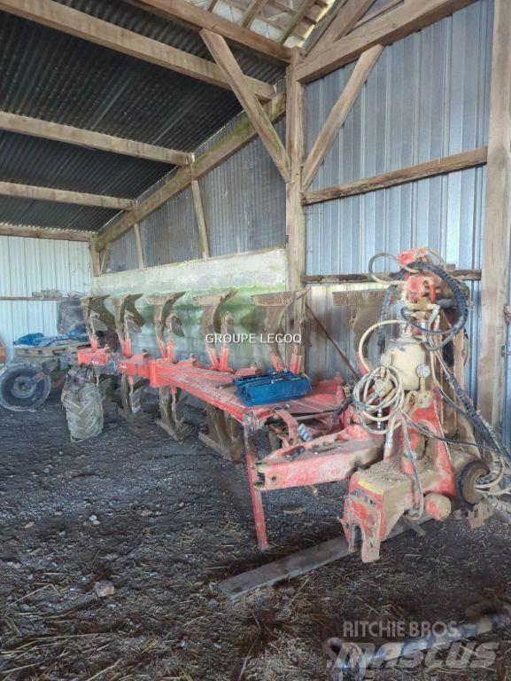 Kuhn VM 180 Pluguri conventionale