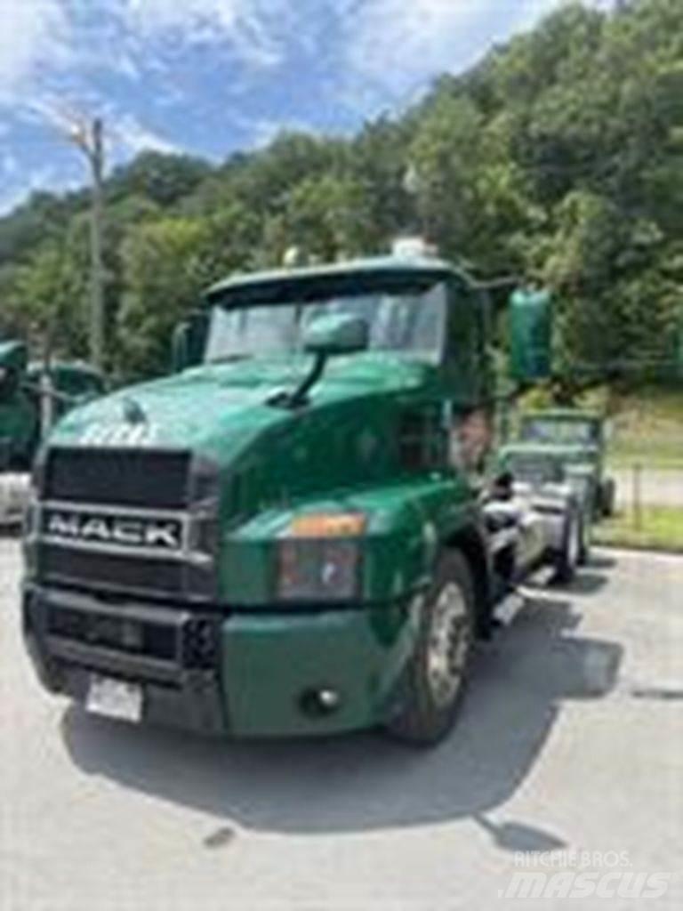 Mack AN64T Autotractoare