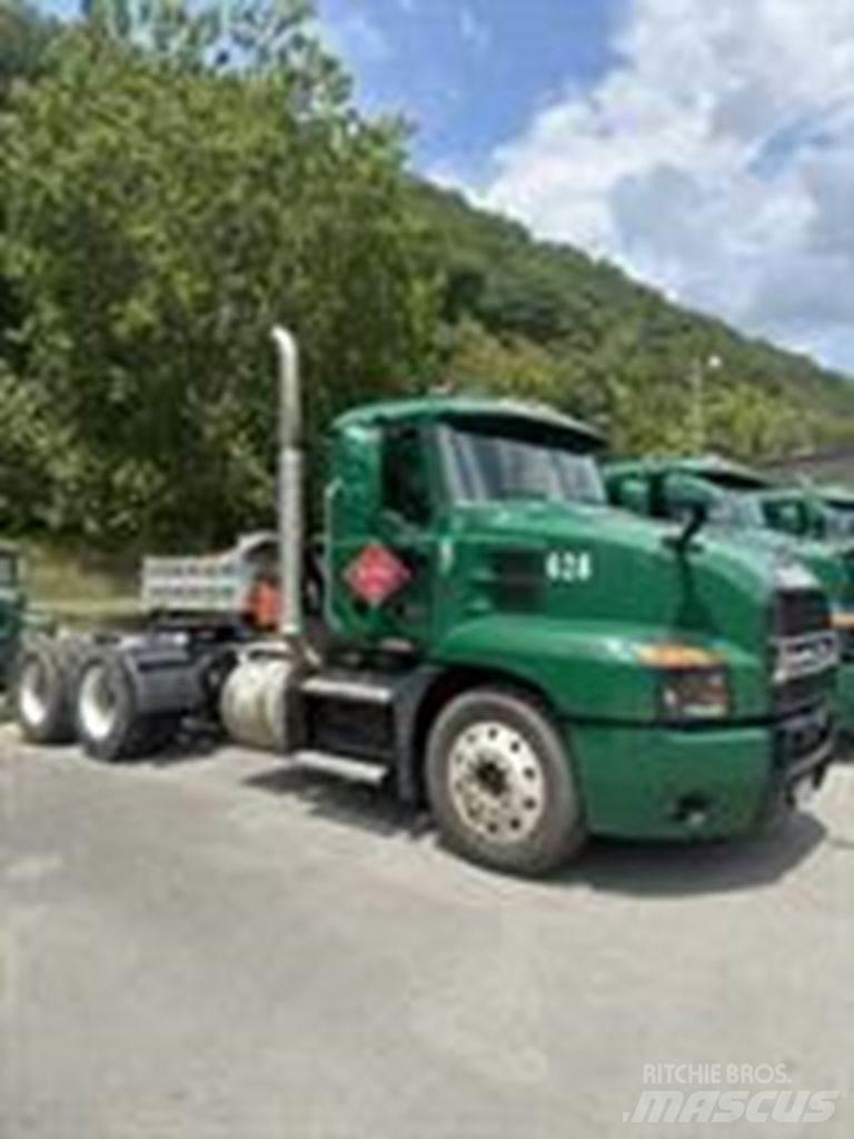 Mack AN64T Autotractoare