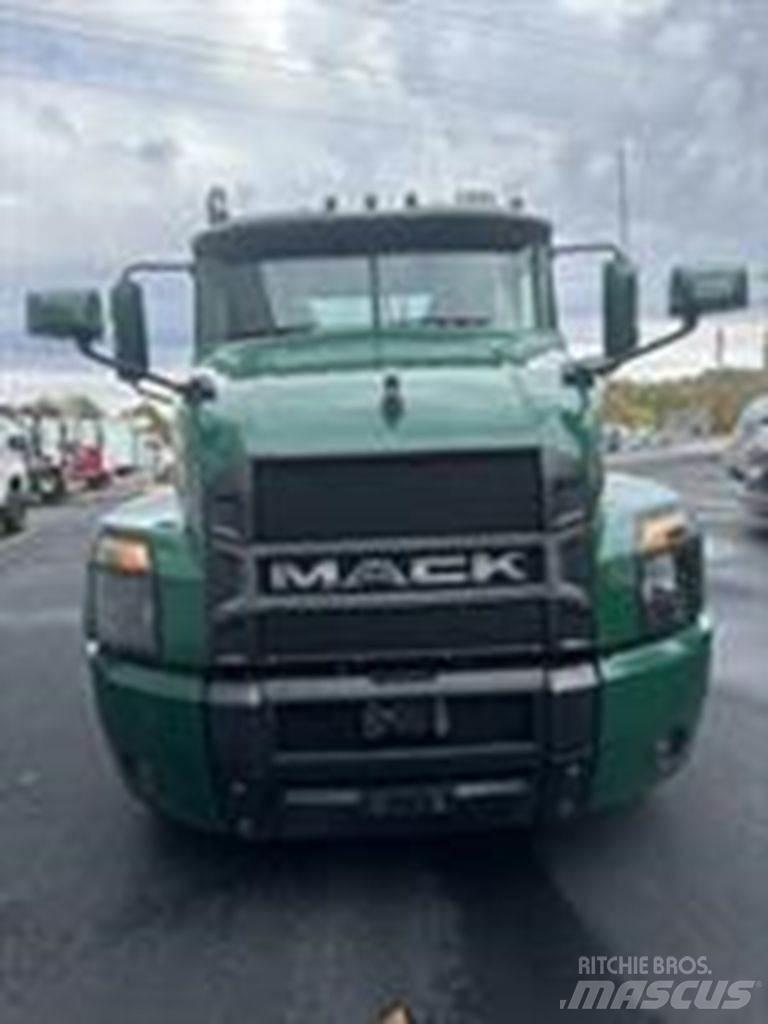 Mack AN64T Autotractoare