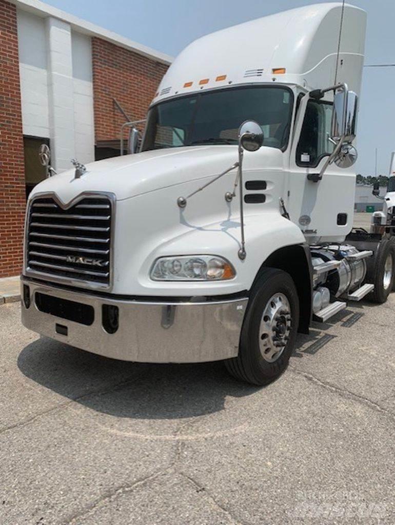 Mack CXU613 Autotractoare