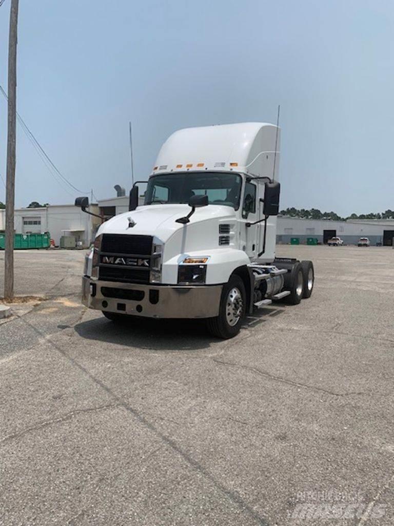 Mack CXU613 Autotractoare