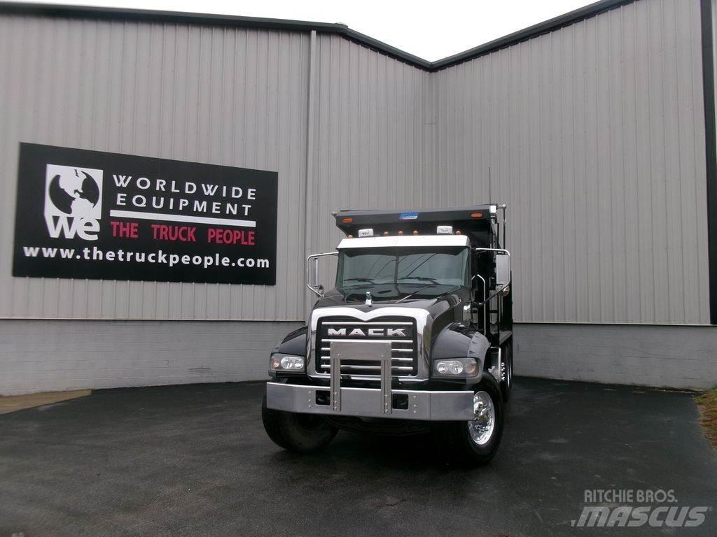 Mack GR64F Autobasculanta