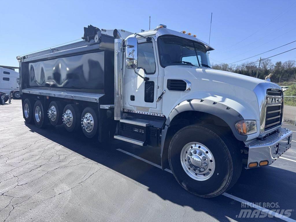 Mack GR64F Autobasculanta