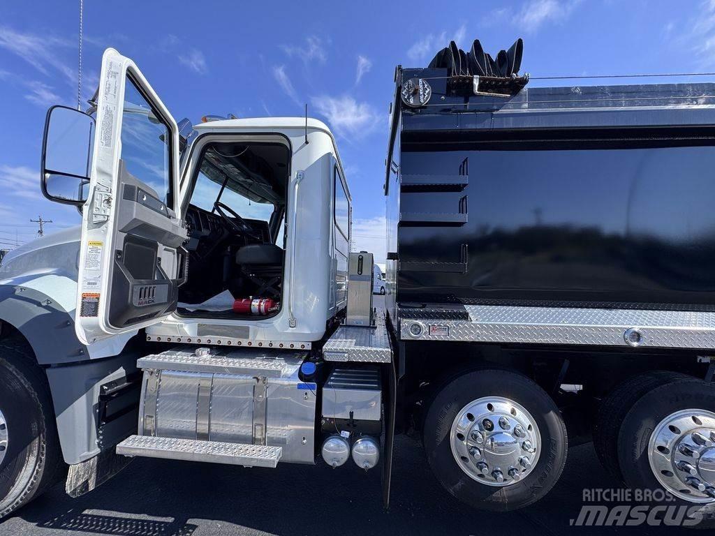 Mack GR64F Autobasculanta