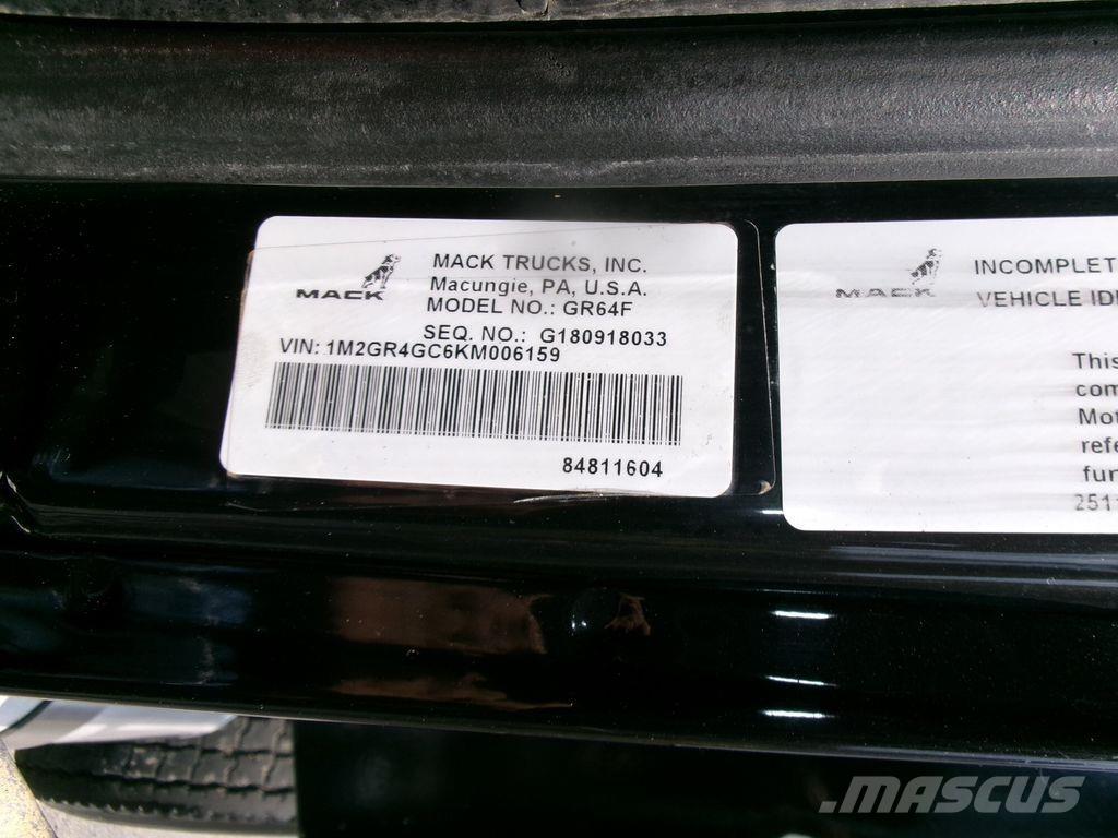 Mack GR64F Autobasculanta
