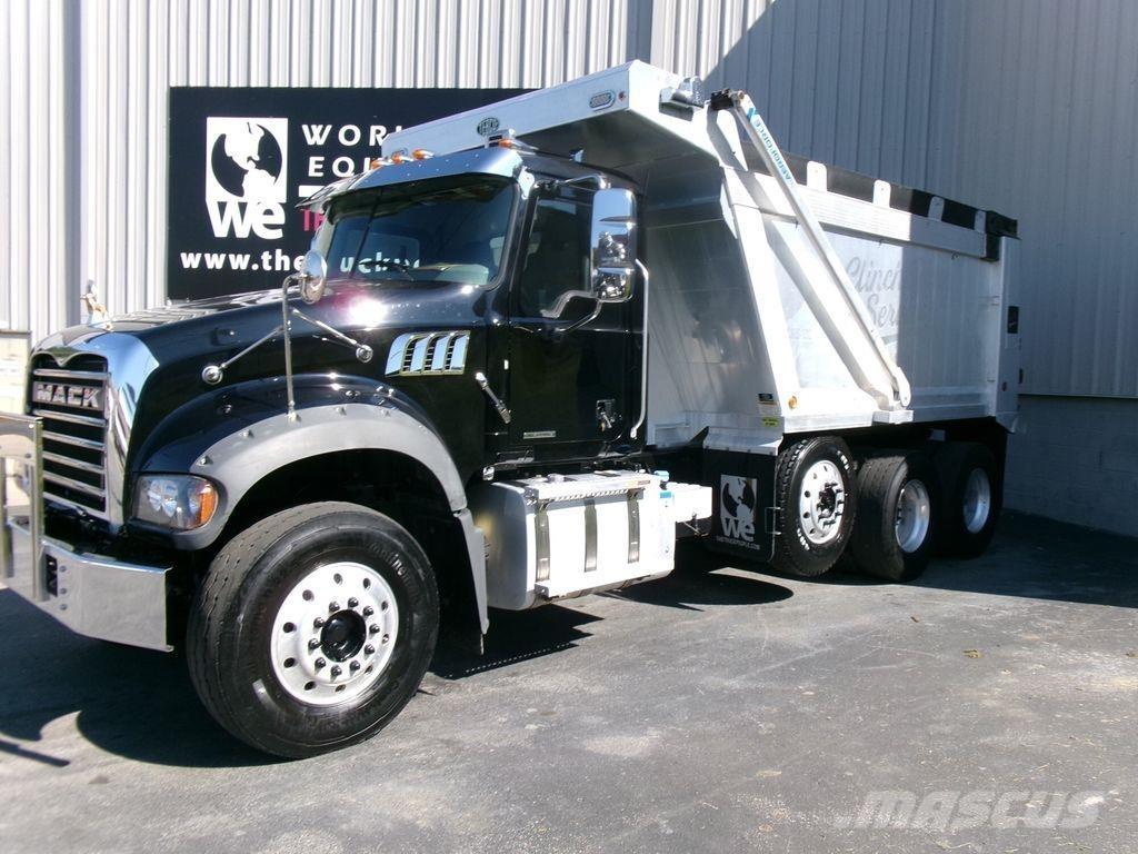Mack GR64F Autobasculanta