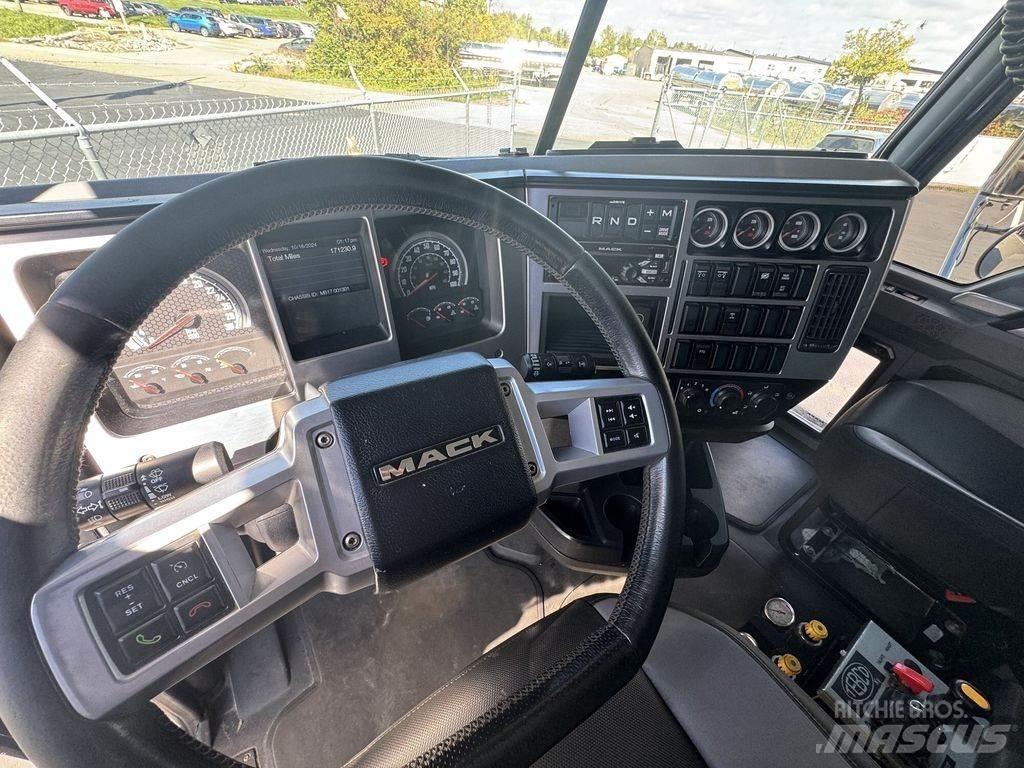 Mack Granite Autobasculanta