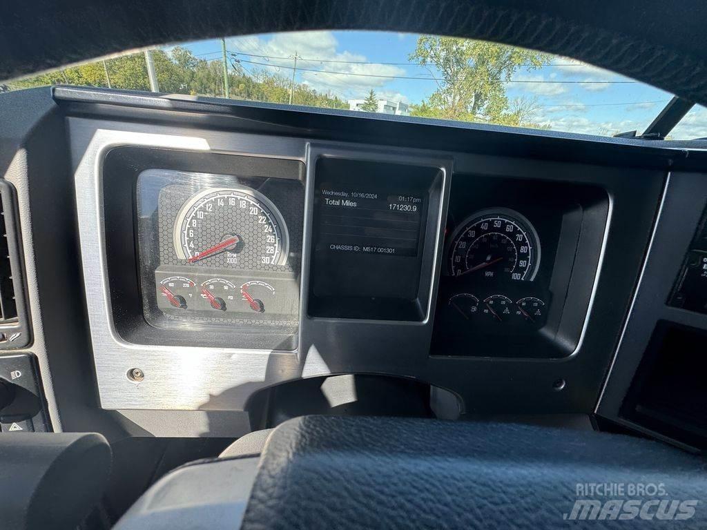 Mack Granite Autobasculanta