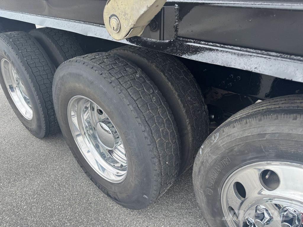 Mack Granite Autobasculanta