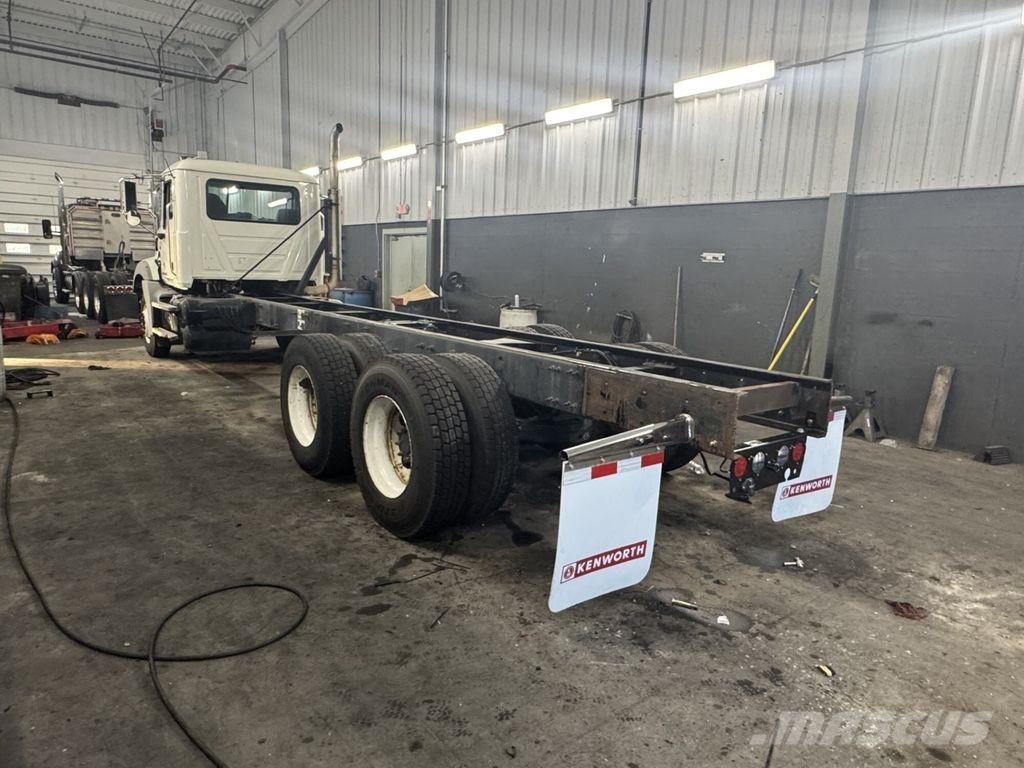 Mack GU813 Camion cabina sasiu
