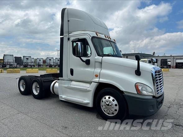 Freightliner CASCADIA 125 Autotractoare