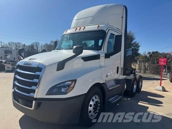 Freightliner CASCADIA 126 Autotractoare