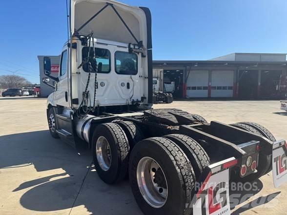 Freightliner CASCADIA 126 Autotractoare