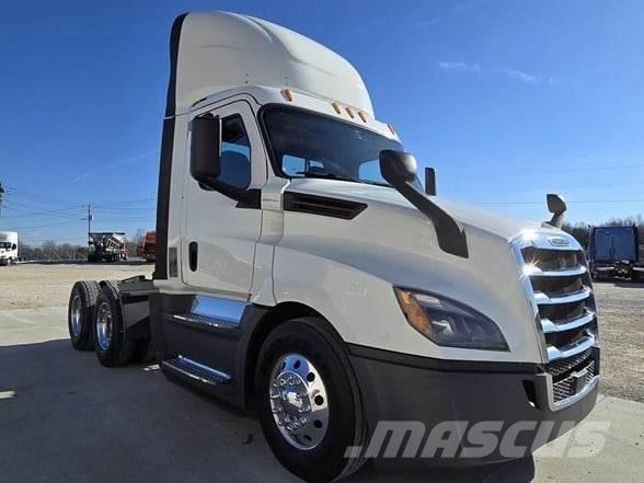 Freightliner CASCADIA 126 Autotractoare