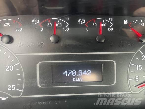 International LT Autotractoare