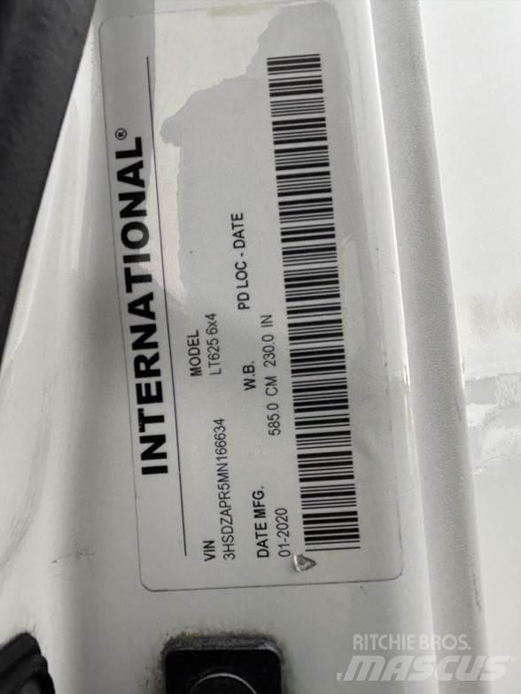 International LT Autotractoare