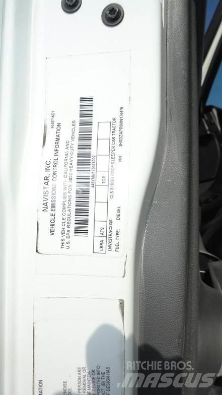 International LT Autotractoare