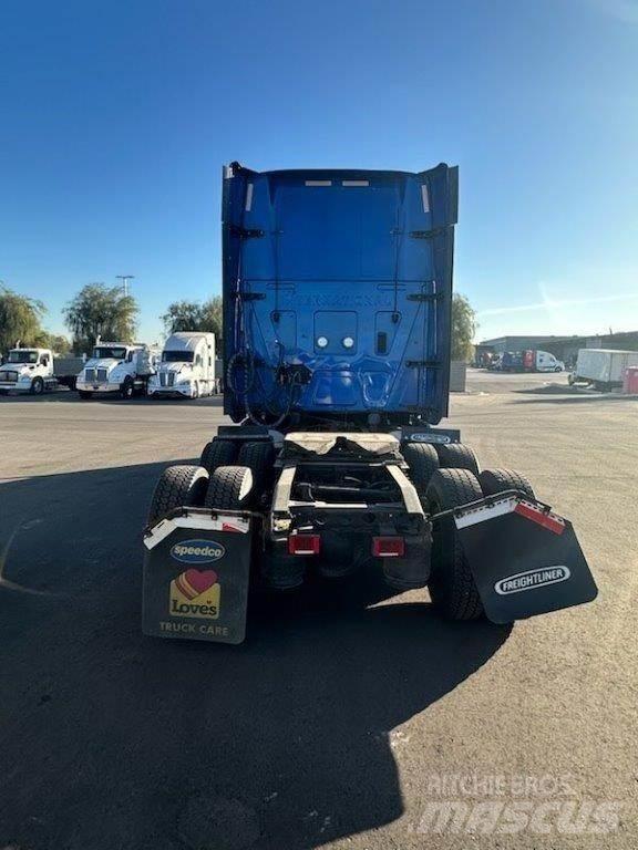 International LT Autotractoare