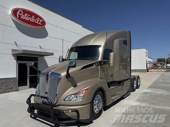 Kenworth T680 Autotractoare