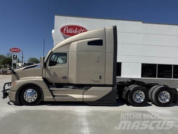 Kenworth T680 Autotractoare