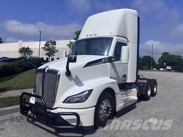 Kenworth T680 Autotractoare