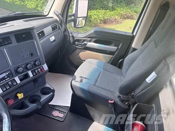 Kenworth T680 Autotractoare