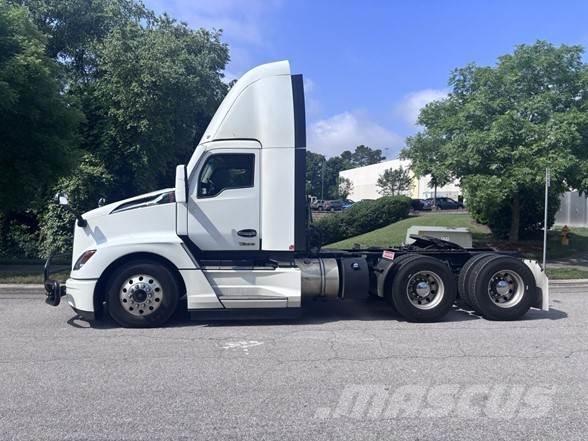 Kenworth T680 Autotractoare