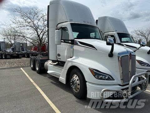 Kenworth T680 Autotractoare